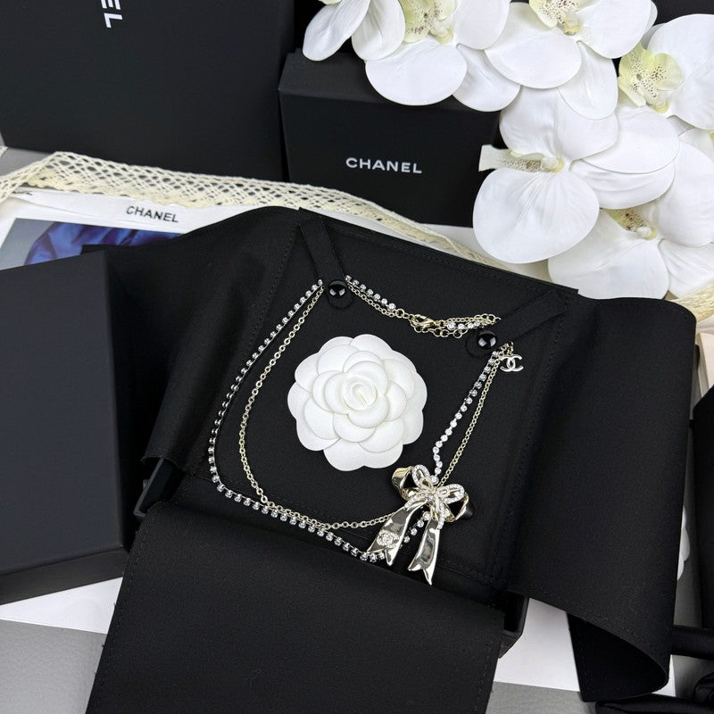 Chanel 25K Bow Tie Diamond Gold 18K Gold Necklace